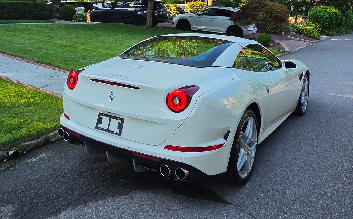 2016 Ferrari California T - Image 22 of 31