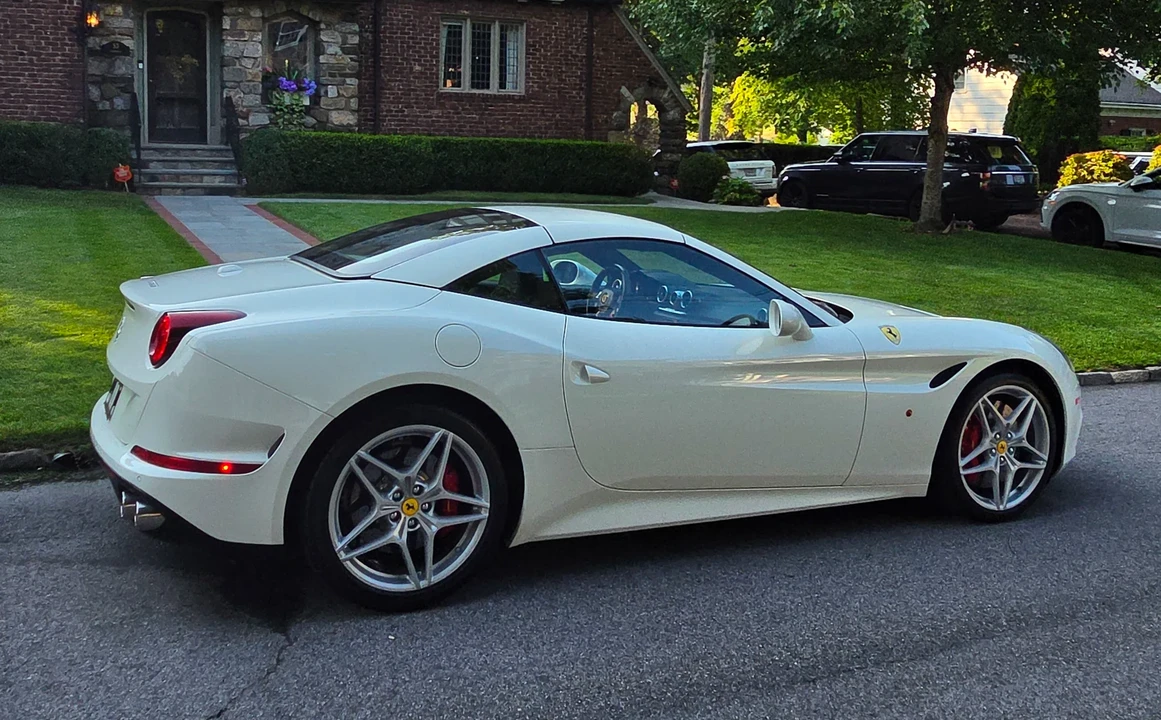 2016 Ferrari California T - Image 25 of 31