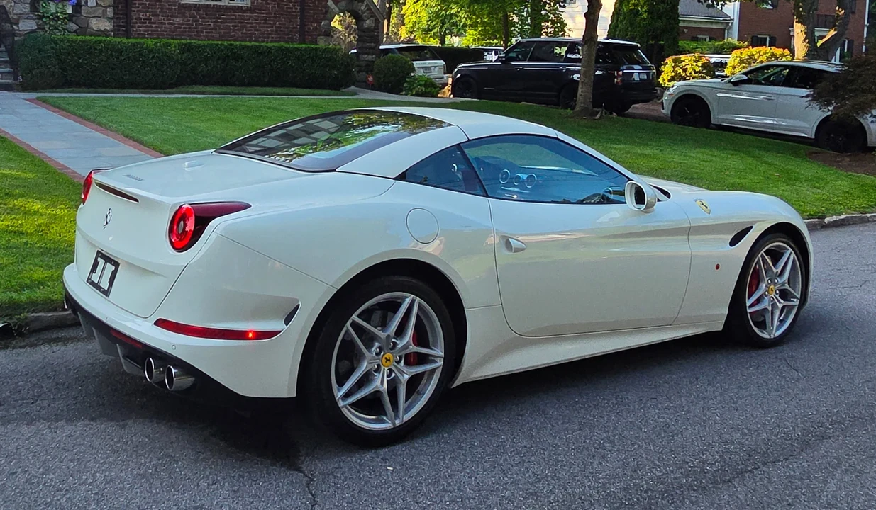2016 Ferrari California T - Image 24 of 31