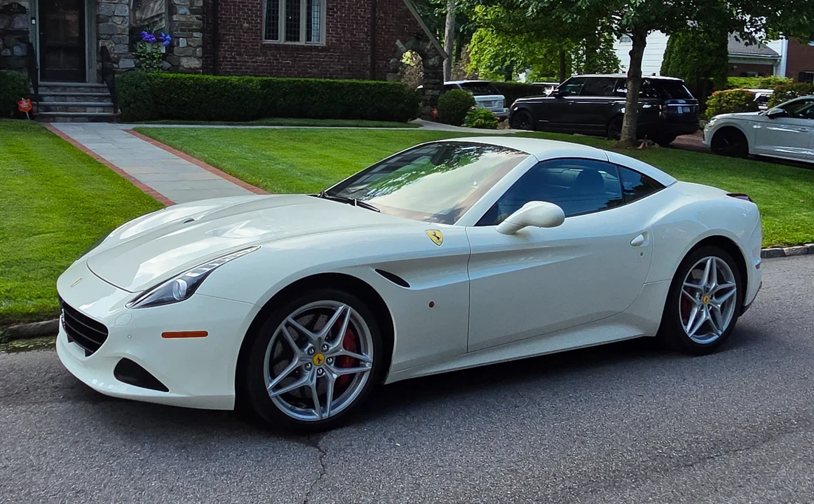 2016 Ferrari California T - Image 4 of 31