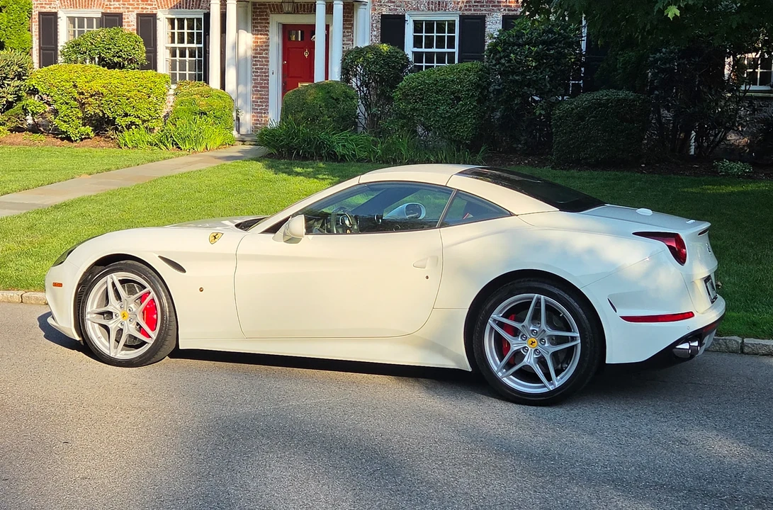 2016 Ferrari California T - Image 11 of 31
