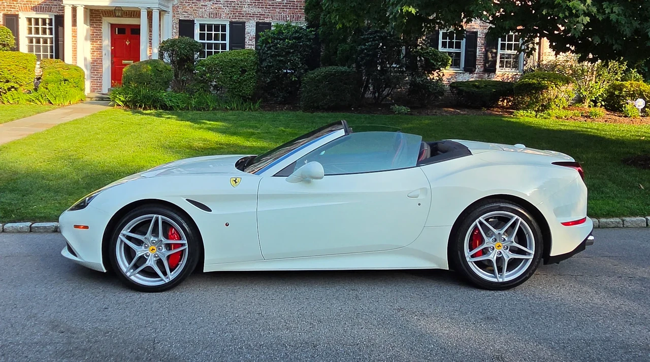 2016 Ferrari California T - Image 9 of 31