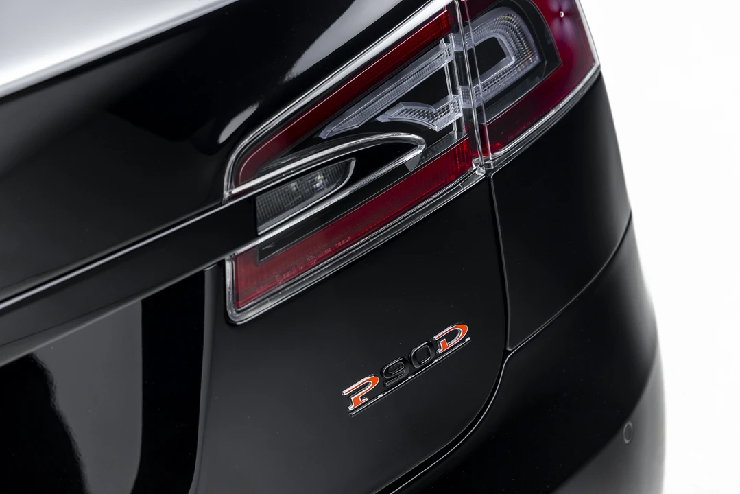 2016 Tesla Model S - Image 19 of 31