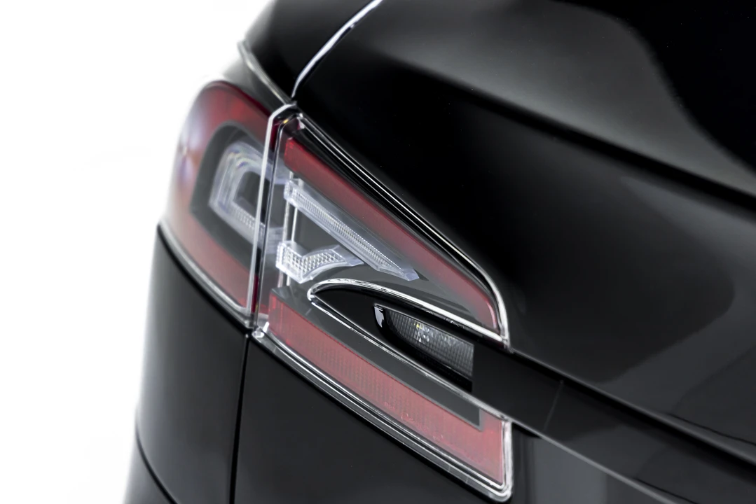2016 Tesla Model S - Image 14 of 31