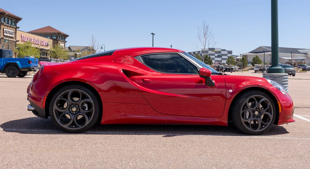 2017 Alfa Romeo 4C Coupe - Image 7 of 31