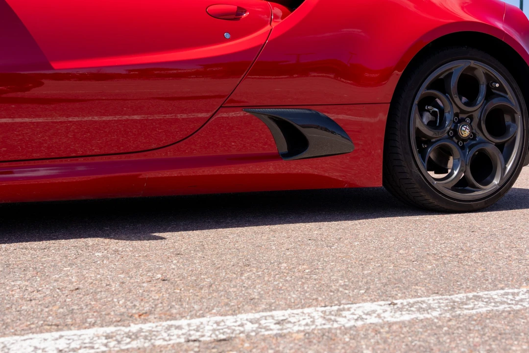 2017 Alfa Romeo 4C Coupe - Image 23 of 31