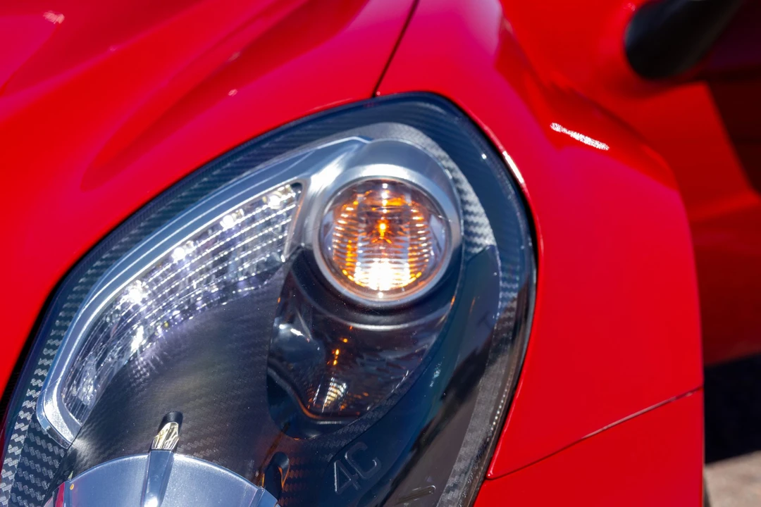 2017 Alfa Romeo 4C Coupe - Image 15 of 31
