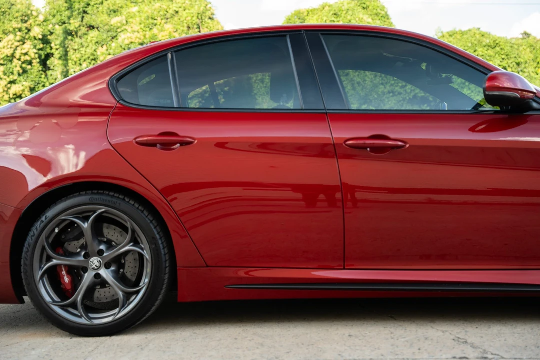 2017 Alfa Romeo Giulia Quadrifoglio - Image 19 of 31