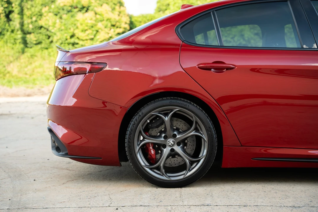 2017 Alfa Romeo Giulia Quadrifoglio - Image 18 of 31