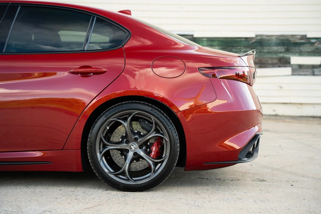 2017 Alfa Romeo Giulia Quadrifoglio - Image 17 of 31