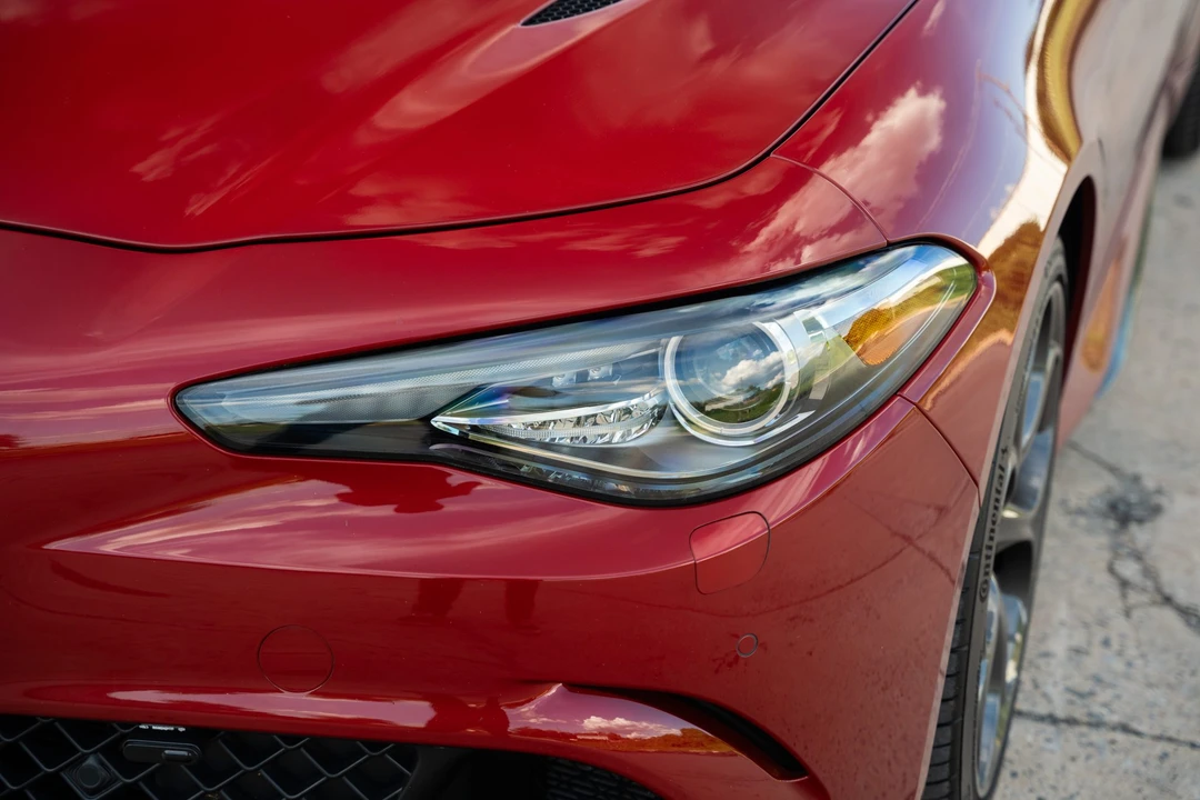 2017 Alfa Romeo Giulia Quadrifoglio - Image 29 of 31