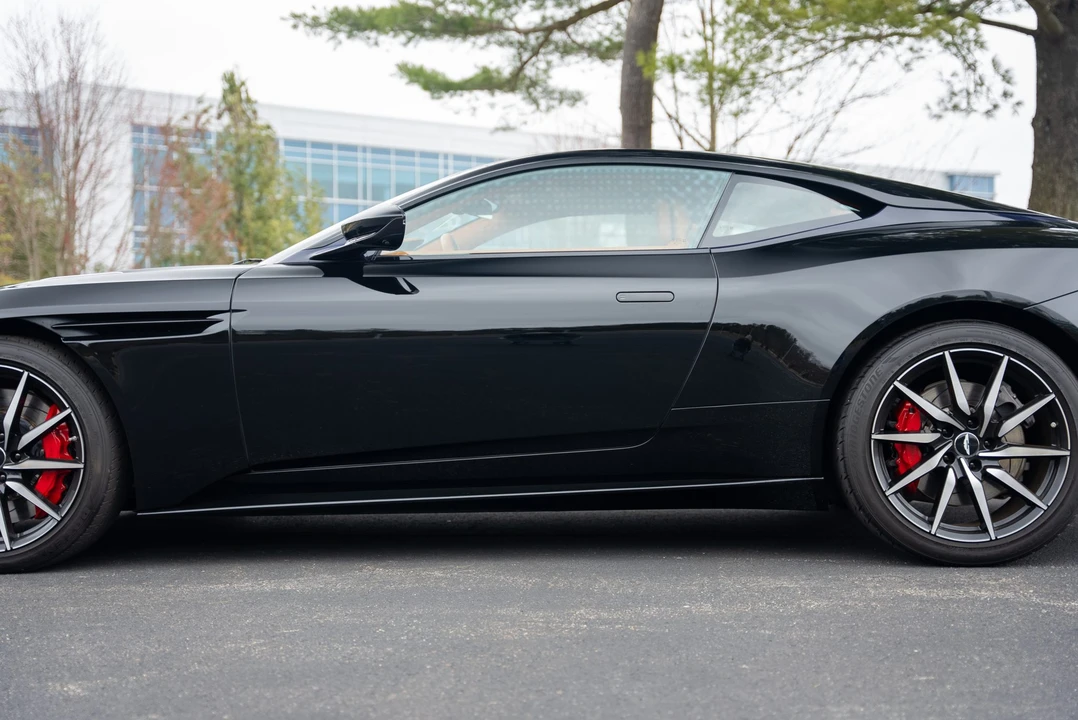 2017 Aston Martin DB11 - Image 27 of 31