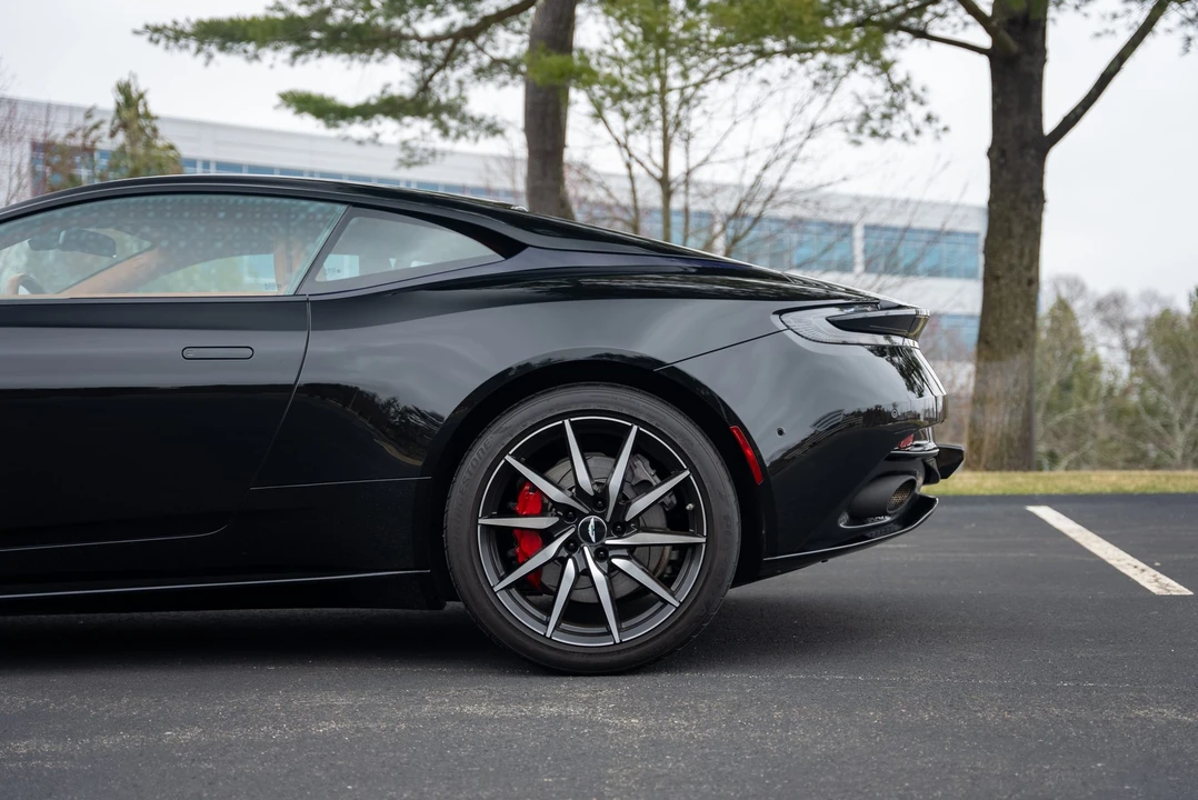 2017 Aston Martin DB11 - Image 28 of 31