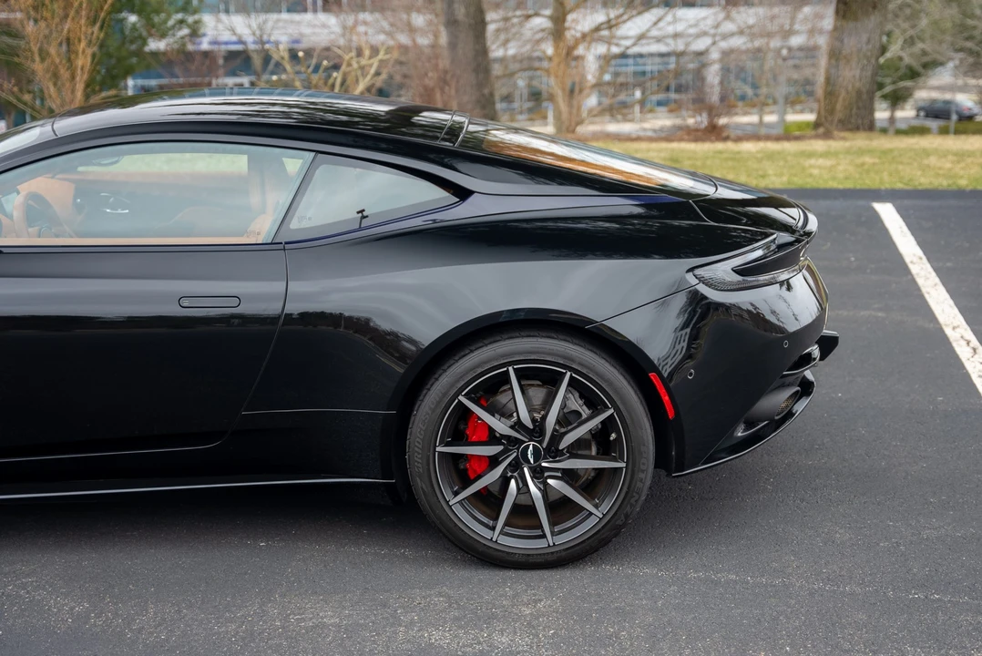 2017 Aston Martin DB11 - Image 29 of 31