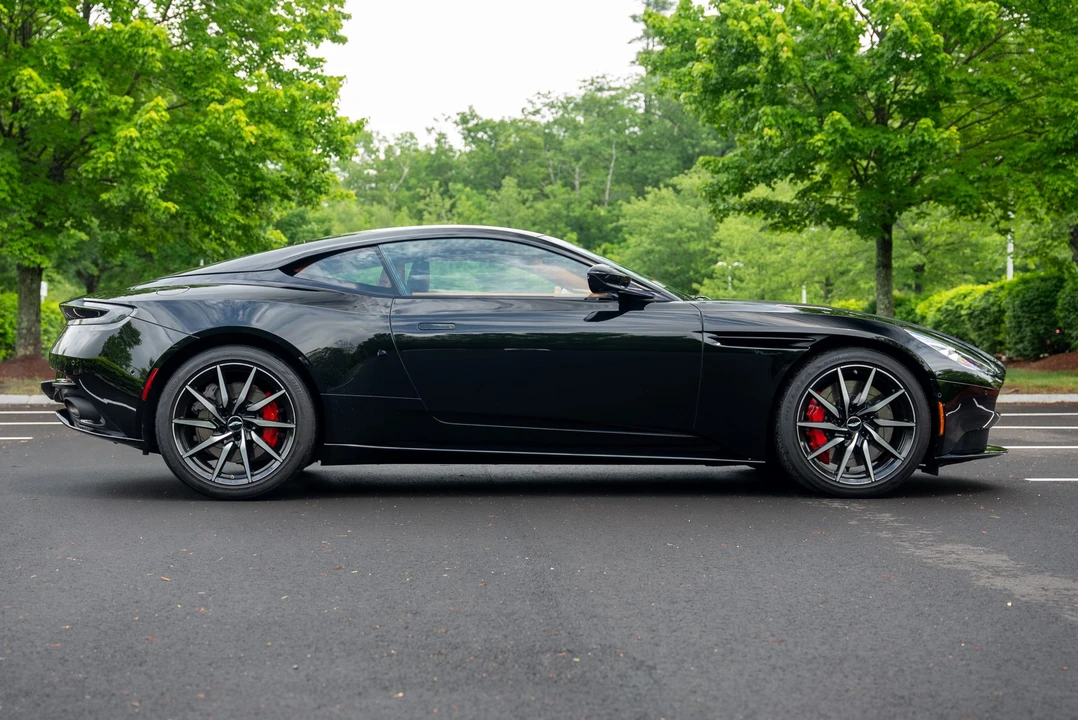 2017 Aston Martin DB11 - Image 4 of 31