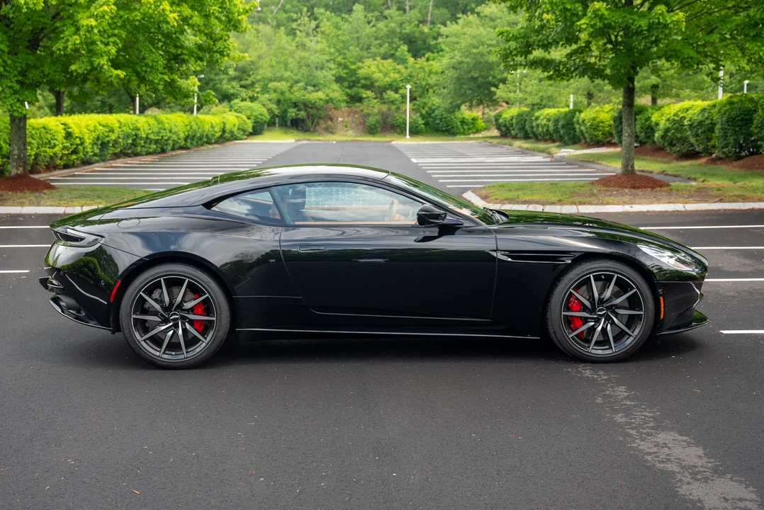2017 Aston Martin DB11 - Image 5 of 31