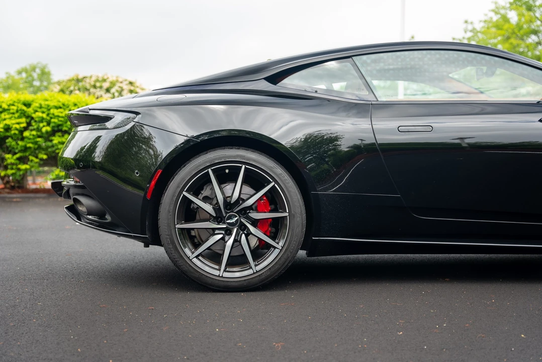 2017 Aston Martin DB11 - Image 23 of 31