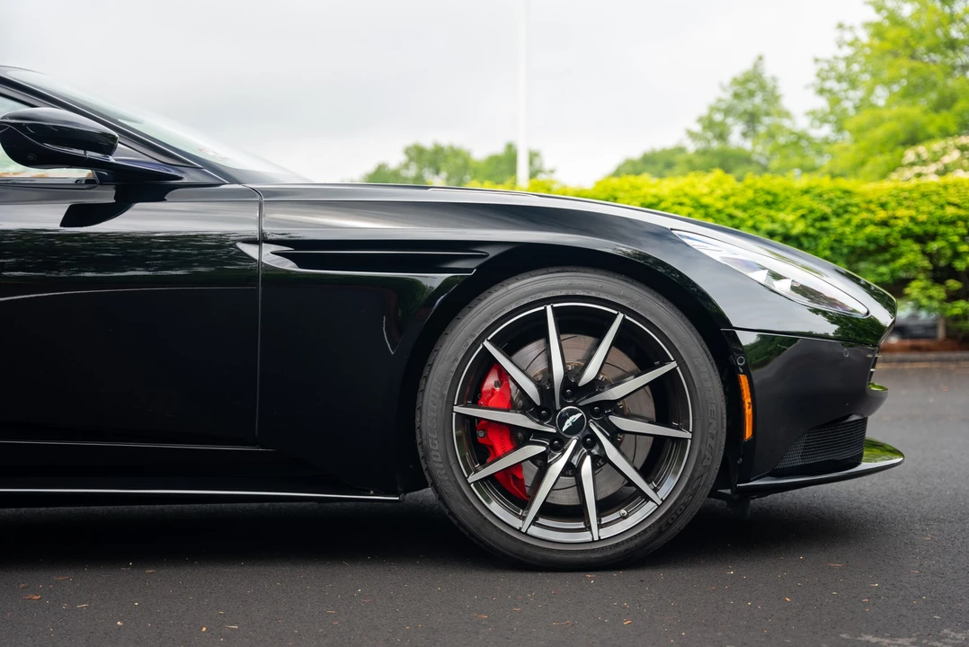 2017 Aston Martin DB11 - Image 25 of 31