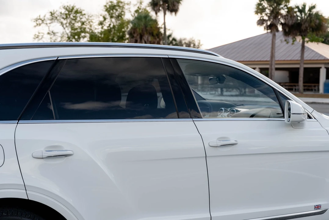 2017 Bentley Bentayga - Image 19 of 31