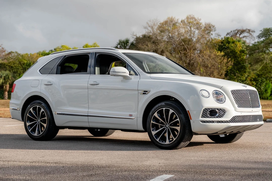 2017 Bentley Bentayga - Image 2 of 31