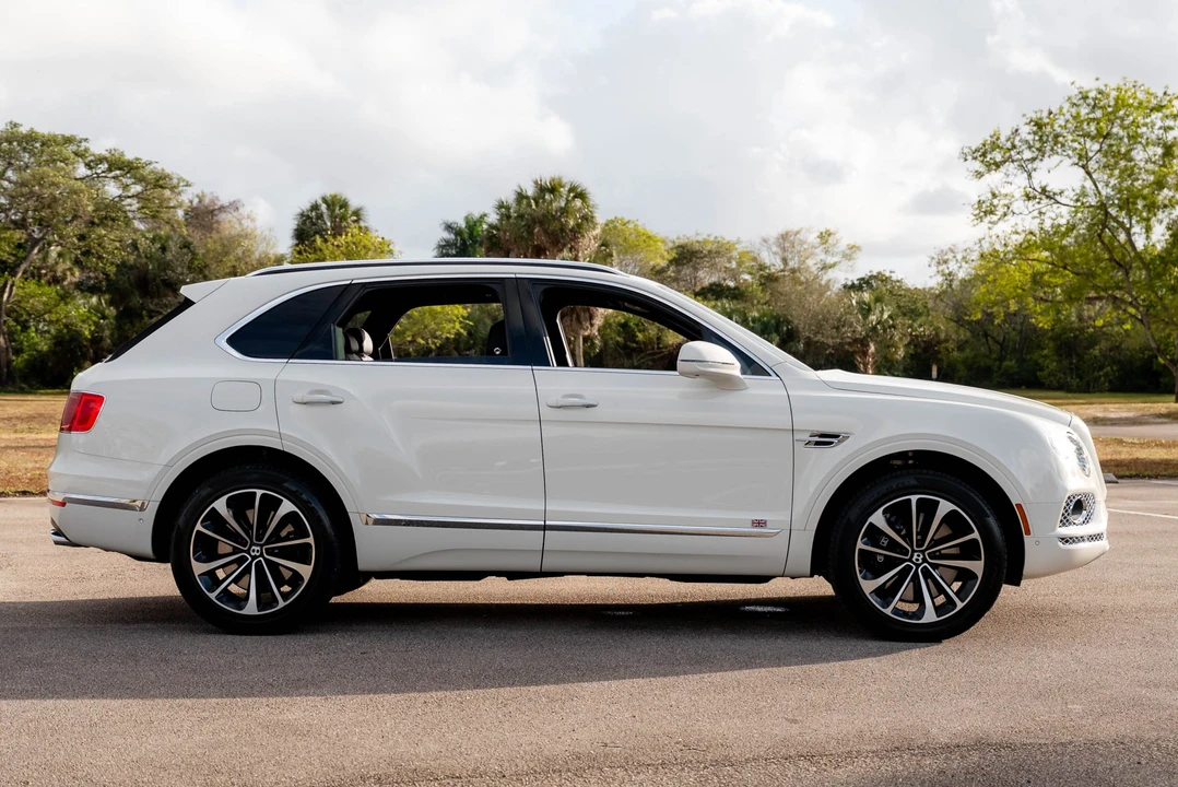 2017 Bentley Bentayga - Image 12 of 31