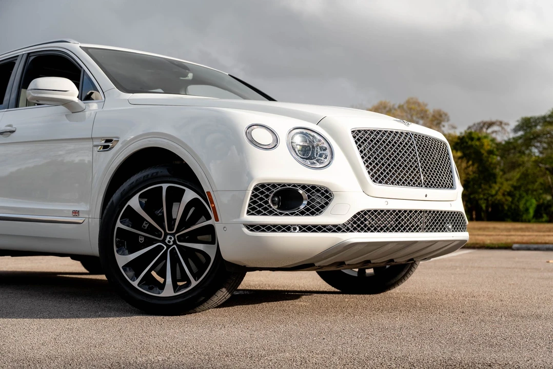 2017 Bentley Bentayga - Image 13 of 31