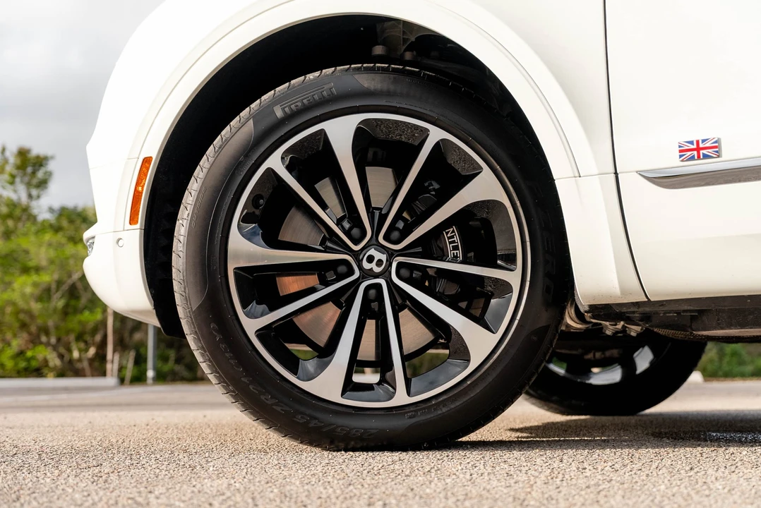 2017 Bentley Bentayga - Image 31 of 31