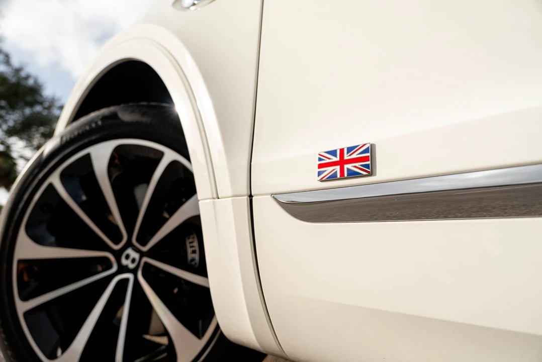 2017 Bentley Bentayga - Image 26 of 31