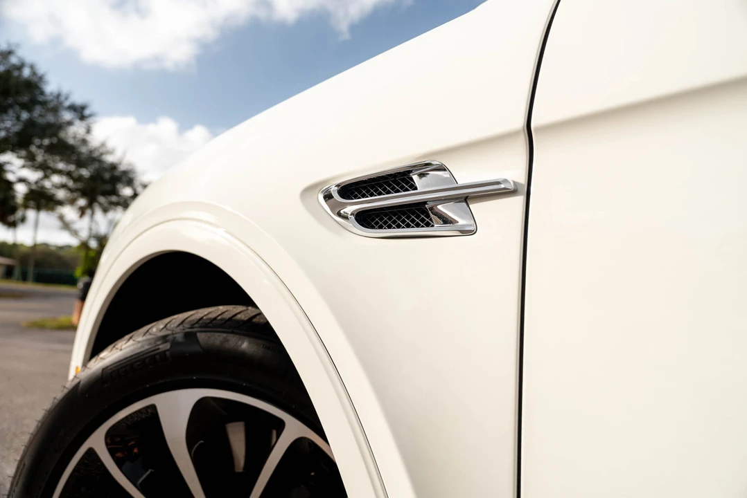 2017 Bentley Bentayga - Image 27 of 31