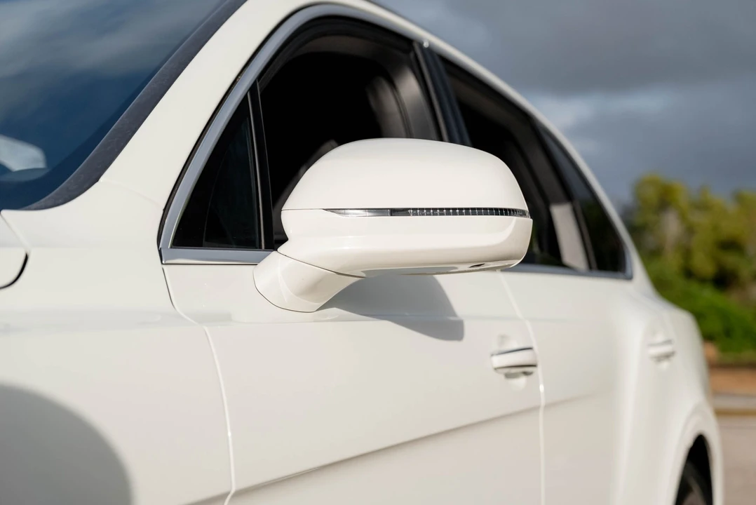 2017 Bentley Bentayga - Image 28 of 31