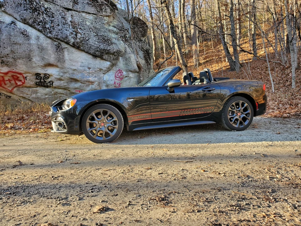 2017 Fiat 124 Spider - Image 27 of 31