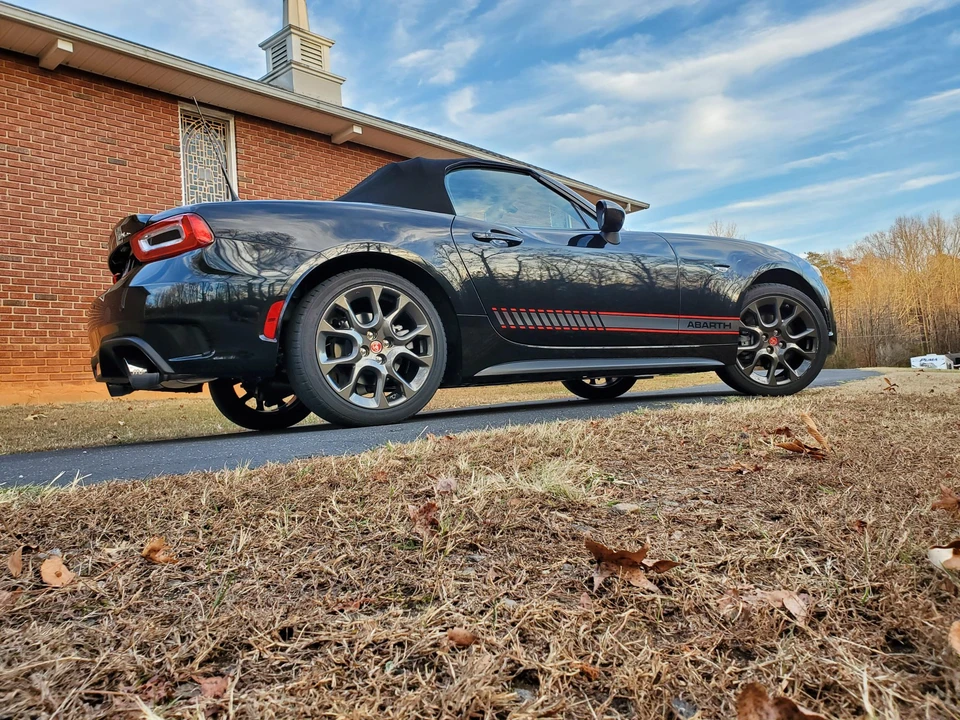 2017 Fiat 124 Spider - Image 17 of 31