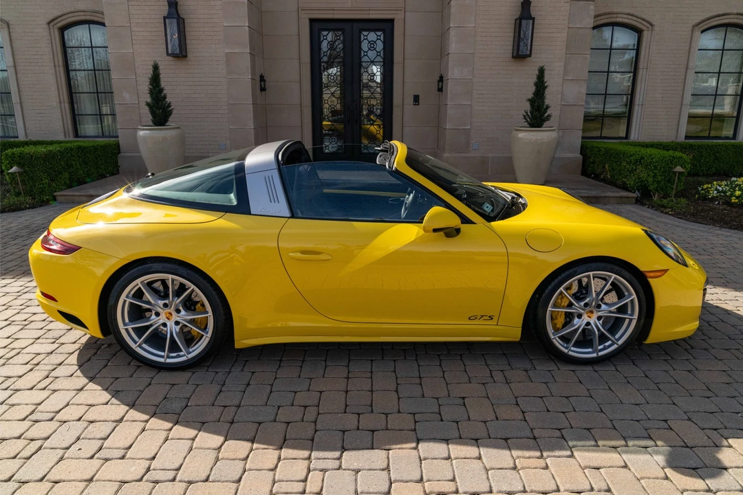 2017 Porsche 991 Targa 4 GTS - Image 25 of 31