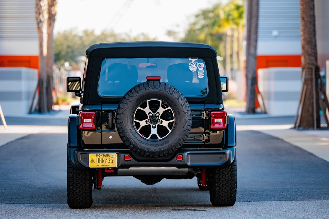 2020 Jeep JL Wrangler - Image 17 of 31