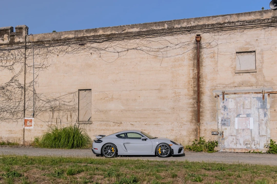 2020 Porsche 718 Cayman GT4 - Image 17 of 31