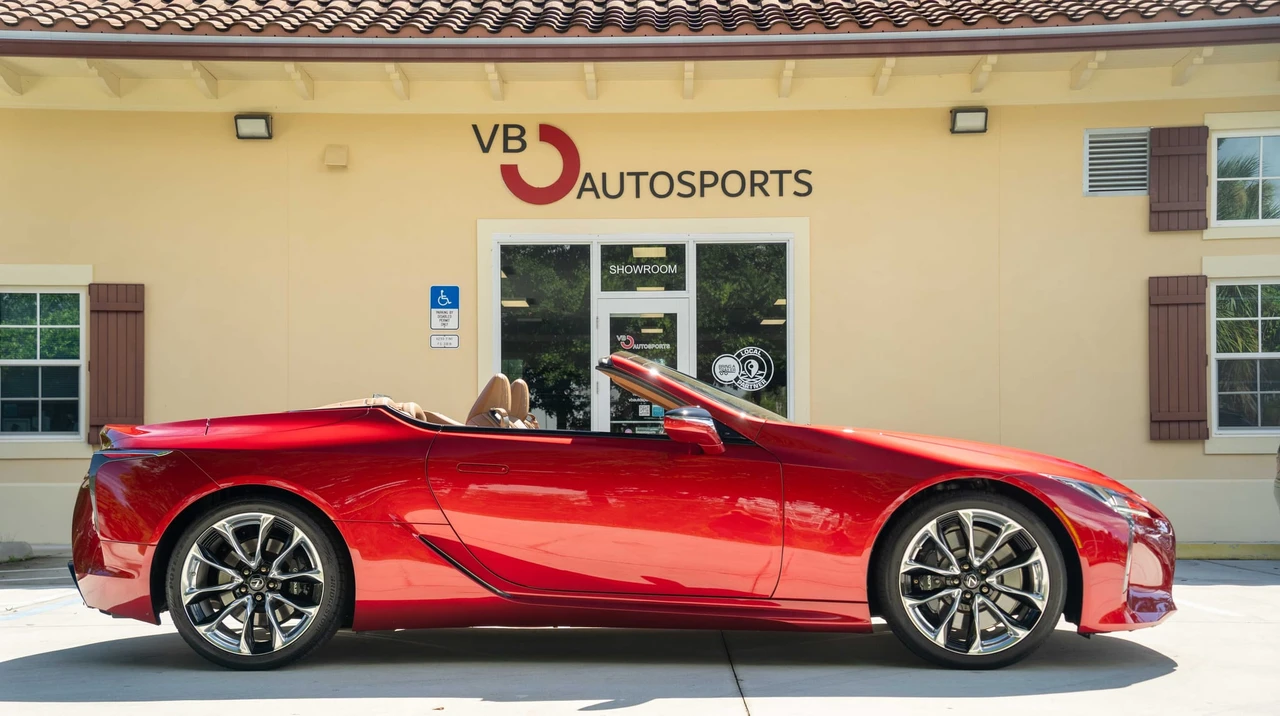 2021 Lexus LC - Image 16 of 31