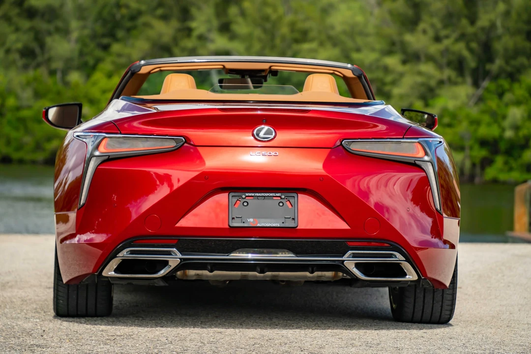 2021 Lexus LC - Image 17 of 31