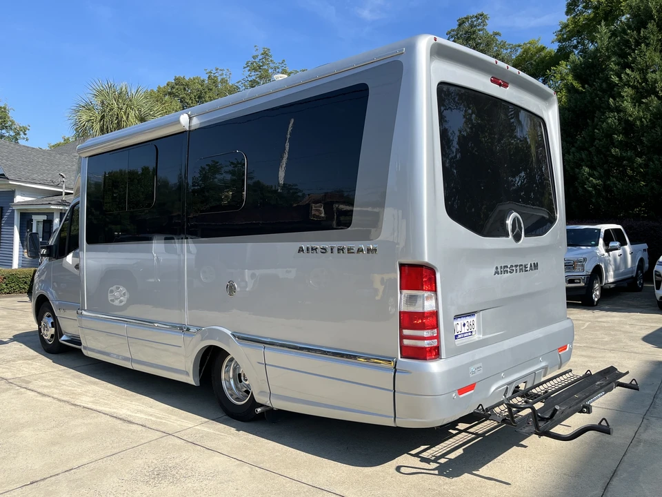 2022 Airstream - Image 8 of 31