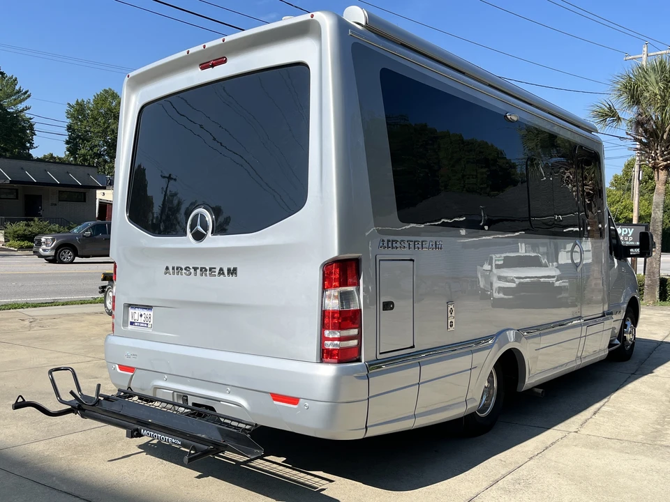 2022 Airstream - Image 6 of 31