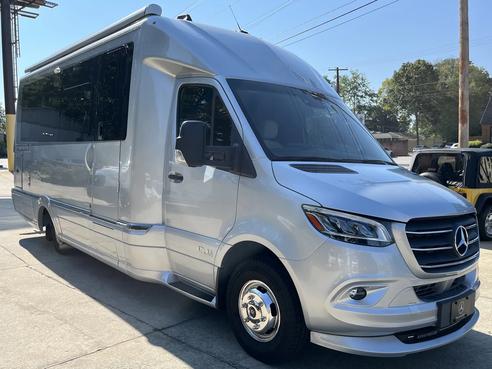 2022 Airstream - Image 4 of 31