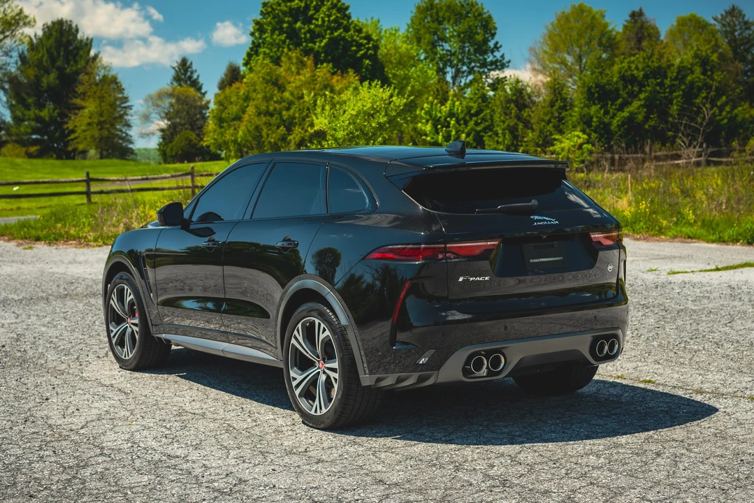 2022 Jaguar F-Pace SVR - Image 18 of 31