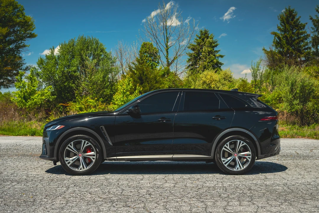2022 Jaguar F-Pace SVR - Image 13 of 31