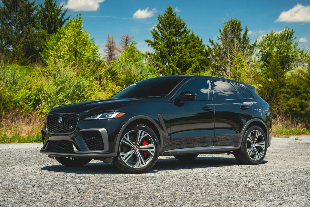 2022 Jaguar F-Pace SVR - Image 9 of 31