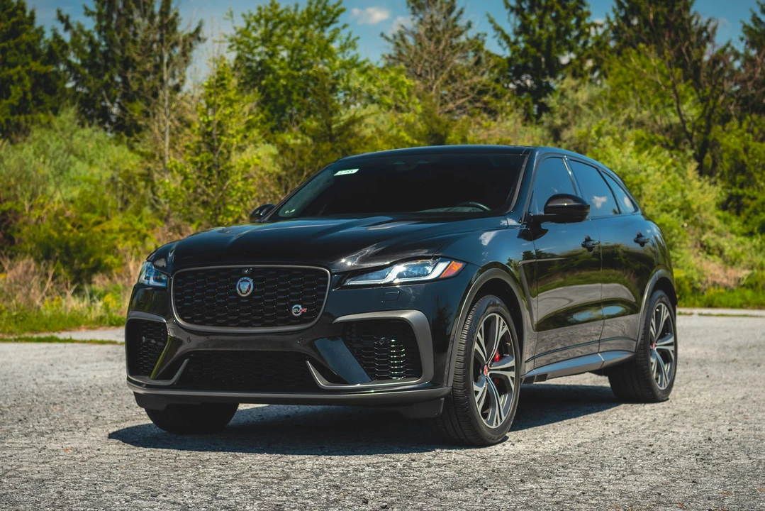 2022 Jaguar F-Pace SVR - Image 3 of 31