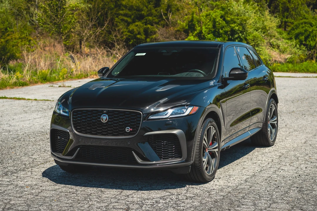 2022 Jaguar F-Pace SVR - Image 2 of 31