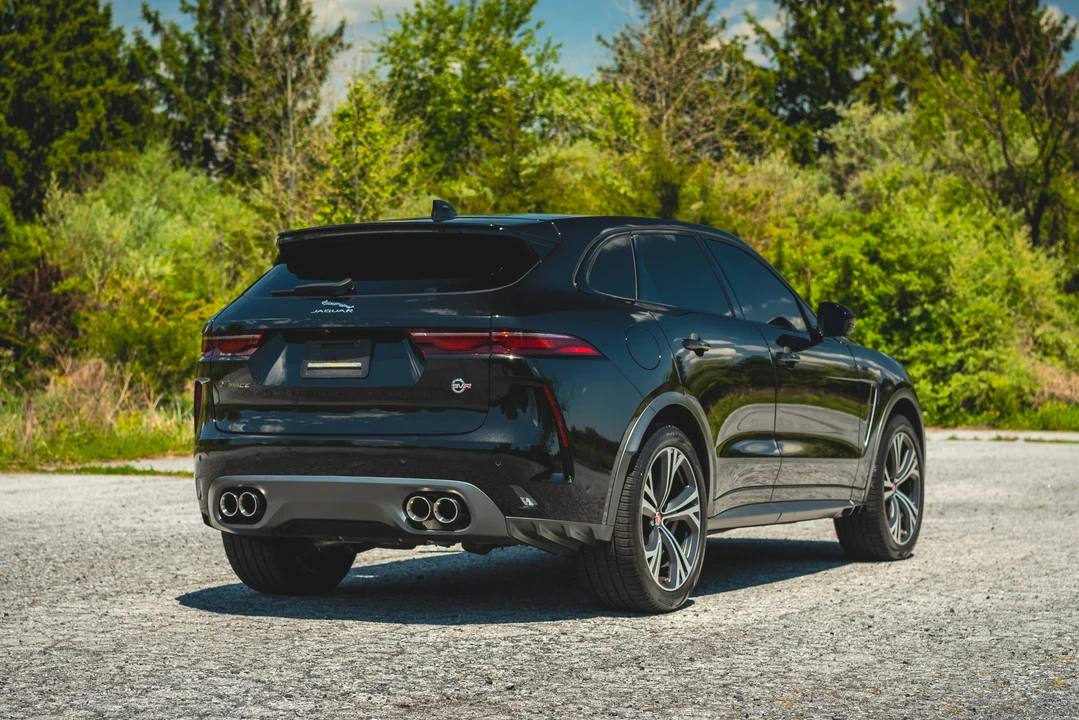 2022 Jaguar F-Pace SVR - Image 27 of 31