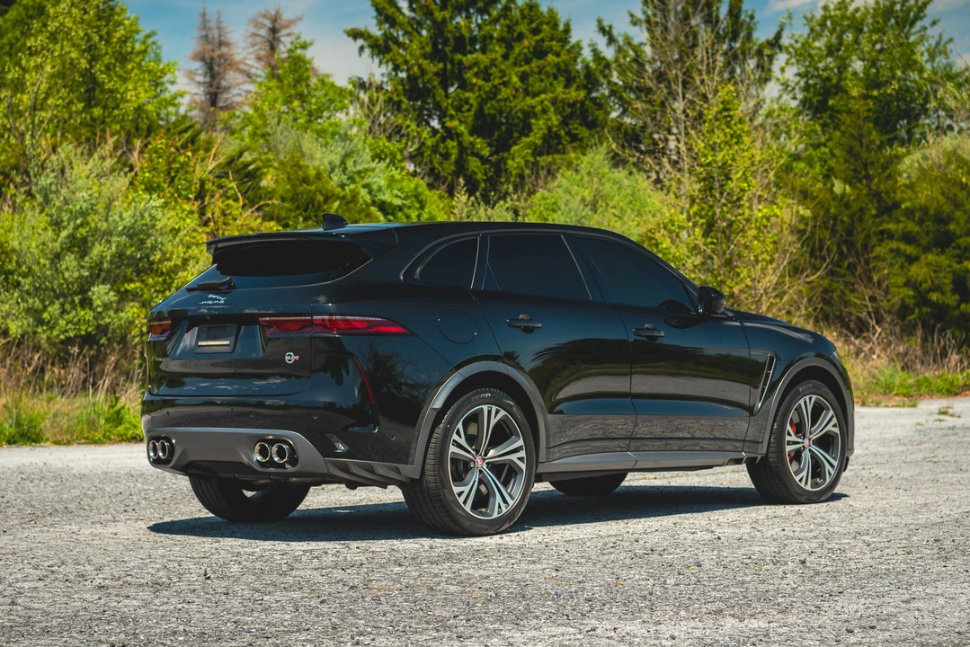 2022 Jaguar F-Pace SVR - Image 29 of 31