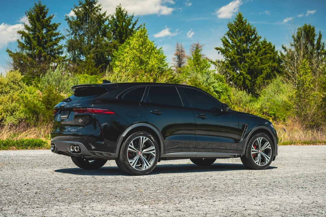 2022 Jaguar F-Pace SVR - Image 30 of 31