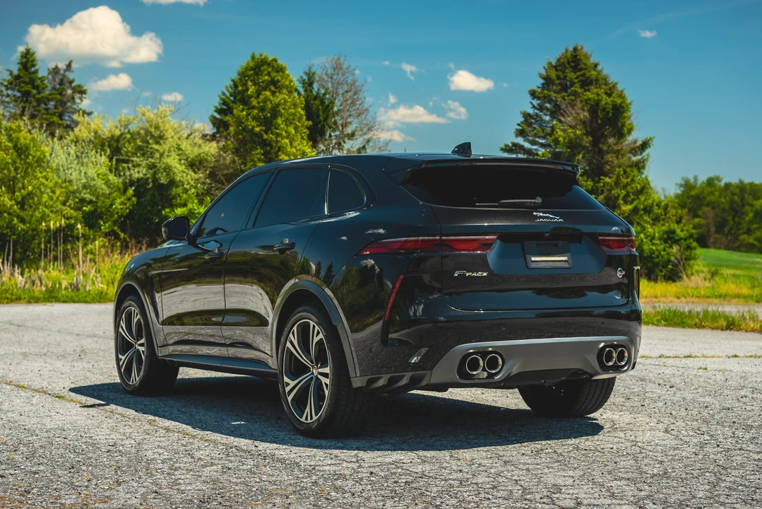 2022 Jaguar F-Pace SVR - Image 19 of 31