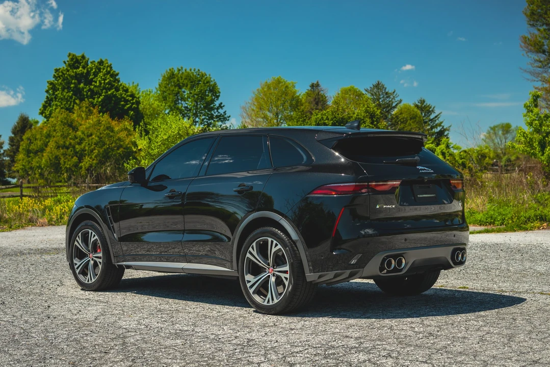 2022 Jaguar F-Pace SVR - Image 17 of 31